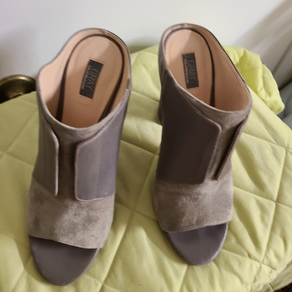Saks Fifth Avenue Gray Mules Clogs Heels 8.5 - Picture 4 of 8